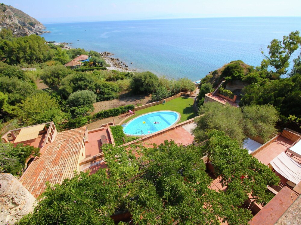 Mansion in Capo Vaticano by the Sea