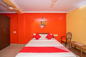 OYO 26900 Royal Inn