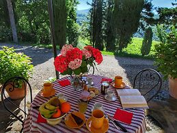 Farmhouse in Loro Ciuffenna With Pool