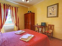 Farmhouse in Loro Ciuffenna With Pool