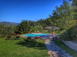 Farmhouse in Loro Ciuffenna With Pool