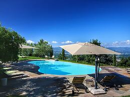 Farmhouse in Loro Ciuffenna With Pool
