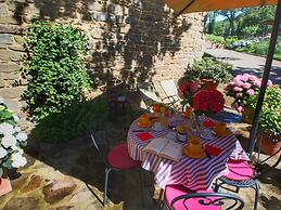 Farmhouse in Loro Ciuffenna With Pool