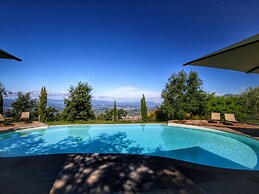 Farmhouse in Loro Ciuffenna With Pool