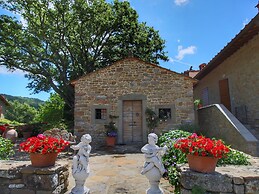 Farmhouse in Loro Ciuffenna With Pool
