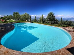 Farmhouse in Loro Ciuffenna With Pool