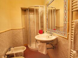 Farmhouse in Loro Ciuffenna With Pool