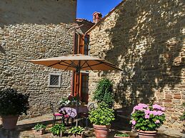 Farmhouse in Loro Ciuffenna With Pool