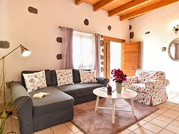Authentic Holiday Home, Ground Floor Level, With Private Pool and Larg