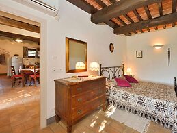 Farmhouse in Citta Della Pieve With Pool