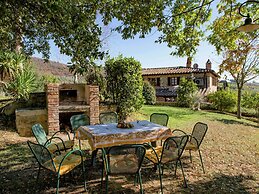 Farmhouse in Citta Della Pieve With Pool