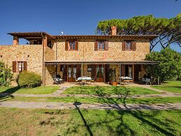 Farmhouse in Citta Della Pieve With Pool