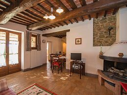 Farmhouse in Citta Della Pieve With Pool