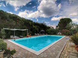 Pet-friendly Cottage With Pool