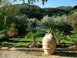 Pet-friendly Cottage With Pool