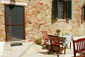 Farmhouse in Tuscany With Pool & Scenic Views