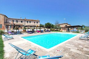 Farmhouse in Tuscany With Pool & Scenic Views