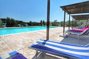 Farmhouse in Tuscany With Pool & Scenic Views