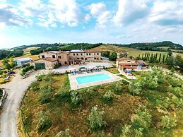 Farmhouse in Tuscany With Pool & Scenic Views