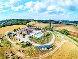 Farmhouse in Tuscany With Pool & Scenic Views