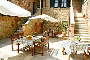 Farmhouse in Tuscany With Pool & Scenic Views