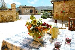 Farmhouse in Tuscany With Pool & Scenic Views