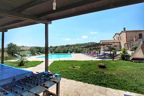 Farmhouse in Tuscany With Pool & Scenic Views