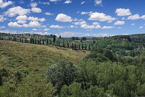 Farmhouse in Tuscany With Pool & Scenic Views