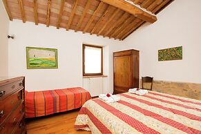 Scenic Tuscan Farmhouse