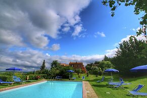 Scenic Tuscan Farmhouse