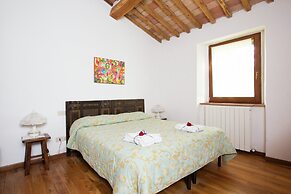 Scenic Tuscan Farmhouse