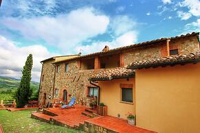 Scenic Tuscan Farmhouse