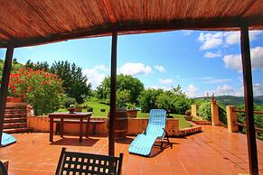 Scenic Tuscan Farmhouse