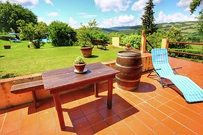 Scenic Tuscan Farmhouse