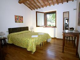 Scenic Tuscan Farmhouse