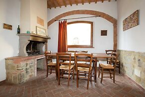 Scenic Tuscan Farmhouse