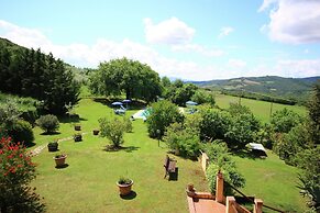 Scenic Tuscan Farmhouse