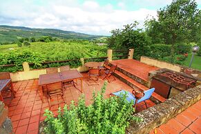 Scenic Tuscan Farmhouse