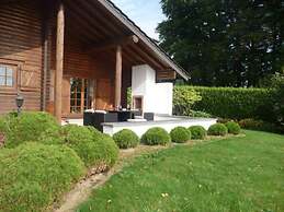 Stavelot Chalet With Garden
