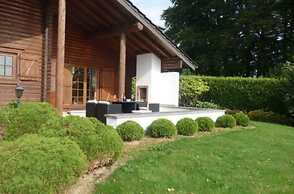 Stavelot Chalet With Garden