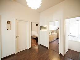 Spacious Apartment in Rome near Sea