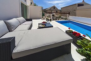 Modern Villa in Povlja With Pool