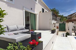 Modern Villa in Povlja With Pool