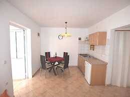 Modern Pool Apartment in Banjole