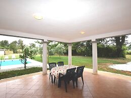 Modern Pool Apartment in Banjole