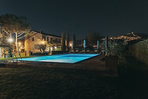 Chalet With Pool in Cortona