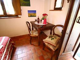 Chalet With Pool in Cortona