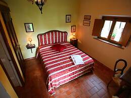 Chalet With Pool in Cortona