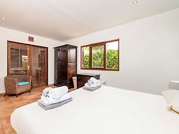 Villa With Poolside Terrace