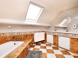 Durbuy Luxe Villa With Pool